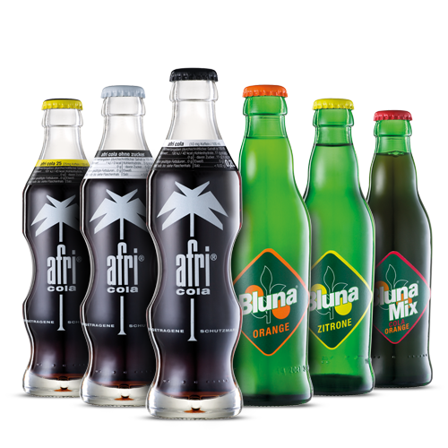 Verschiedene Sorten von afri Cola und Bluna stehen nebeneinander.